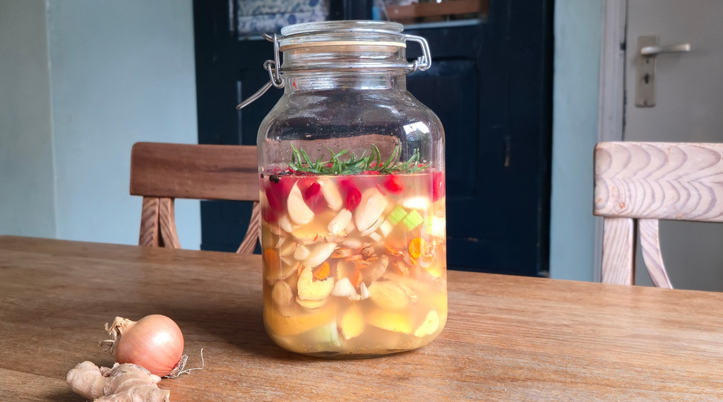 Fire Cider recept – een hartverwarmend elixer voor de koudere dagen